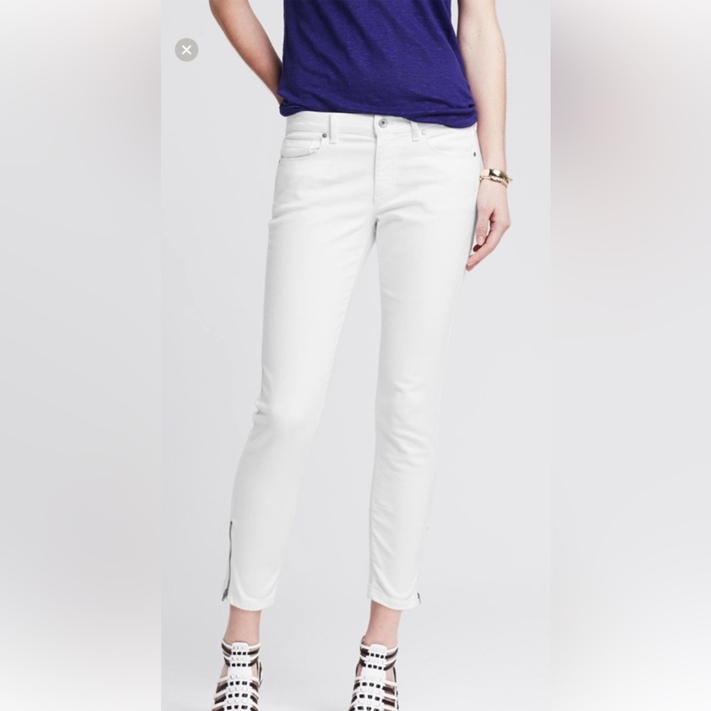 Banana Republic White Skinny Jean with ankle zipper, size 28 EUC